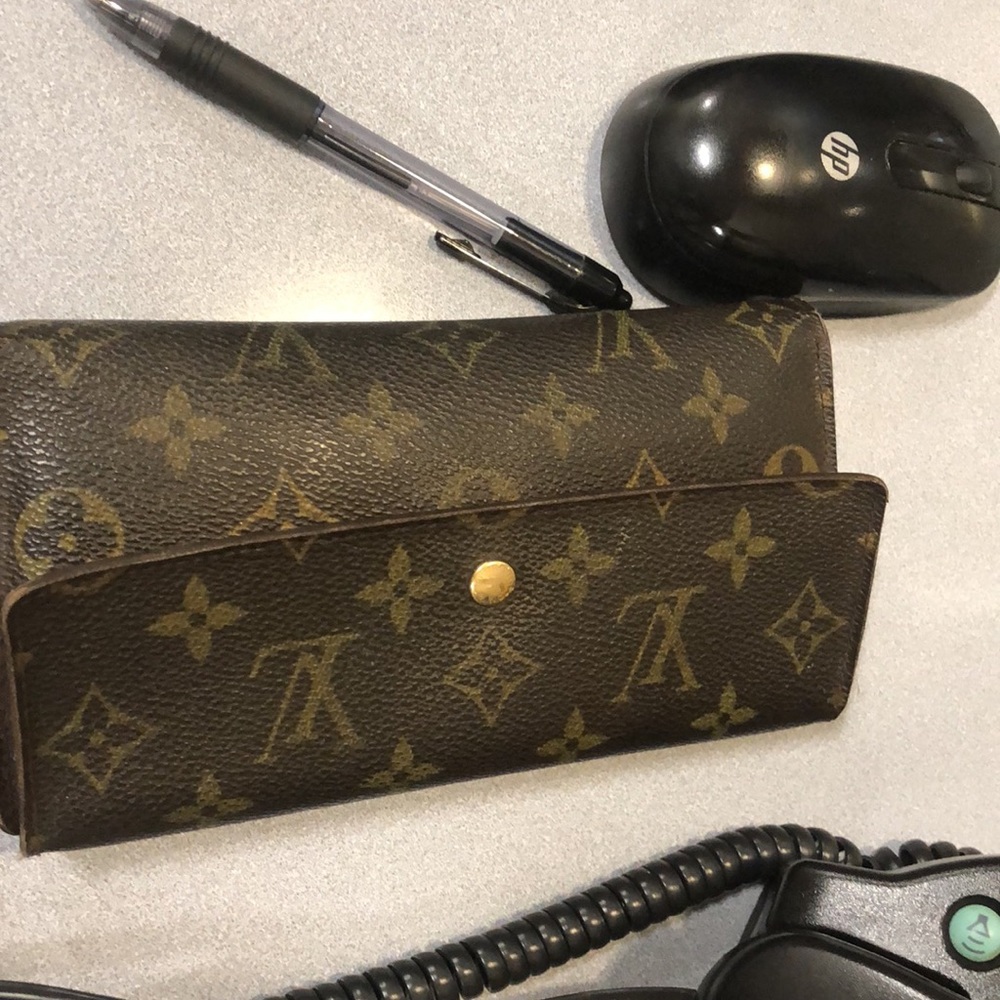 Authentic Louis Vuitton International Wallet - Picture 7 of 8